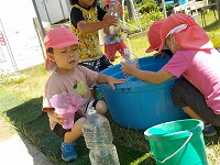 ペットボトッルにもっと水を入れようかな