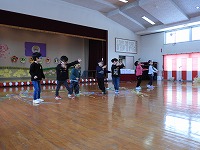 クラスでダンス