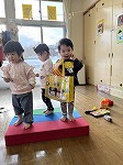 歌を歌っている子ども