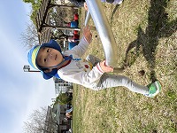 公園で遊ぶ子ども