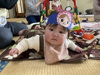 鬼のおめんを付けている子ども