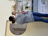 名前を呼ばれて親子で返事をしている