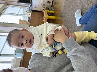 帰り支度が済んだ赤ちゃん