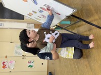 クイズをしている子ども