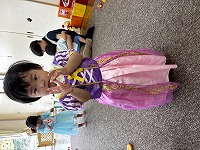 ドレスを着ている子ども
