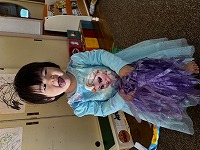 ドレスを着ている子ども