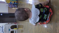 男の赤ちゃんの後ろ姿